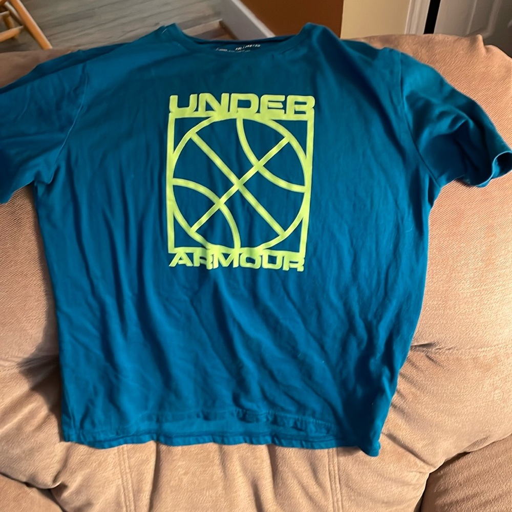 Boy’s Under Armour heat gear shirt